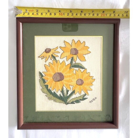 VTG Handmade Cross Stitch SUNFLOWER DAISY Floral Green Mat 9" x 10" Wood Frame - Picture 5 of 9